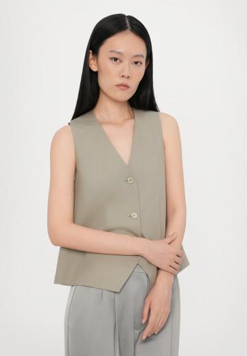 Блузка без рукавов