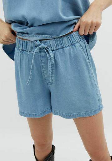 Джинсовые шорты