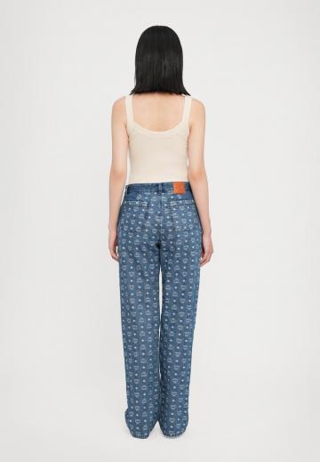 Прямые джинсы