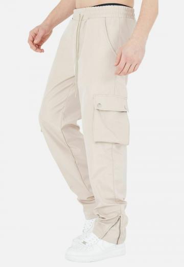 Брюки с накладными карманами