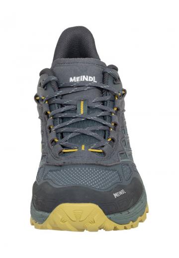 Походные кроссовки