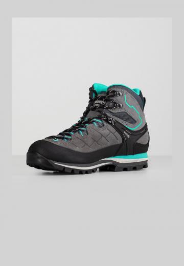 Походные ботинки