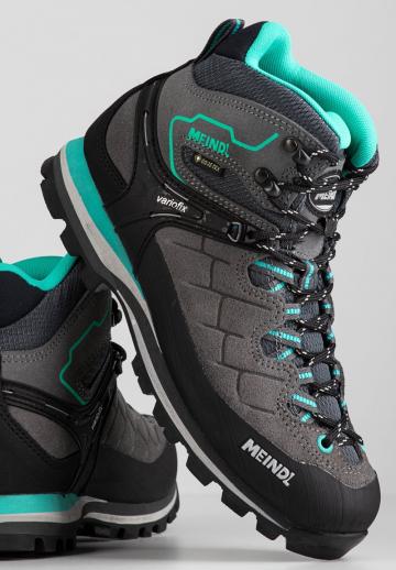 Походные ботинки