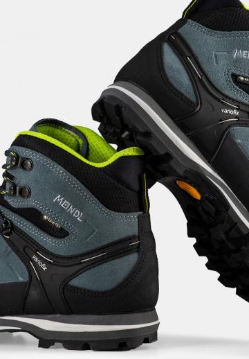 Походные ботинки