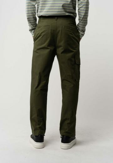 Брюки с накладными карманами