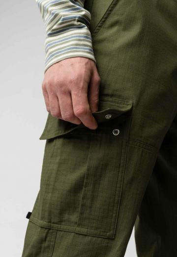 Брюки с накладными карманами