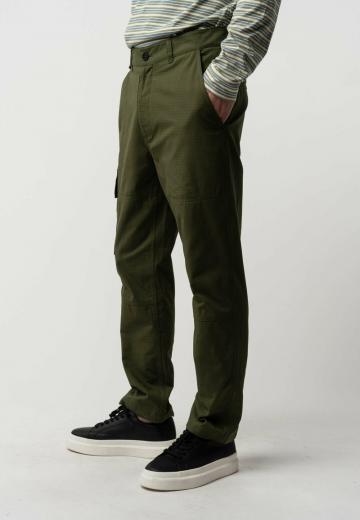 Брюки с накладными карманами
