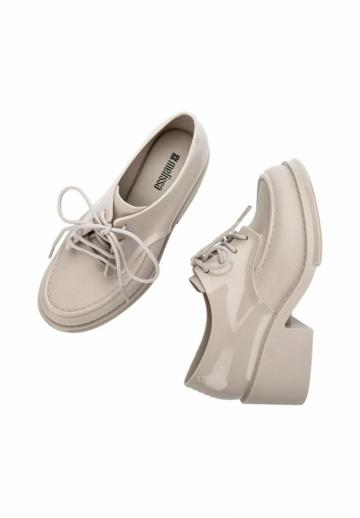 Туфли с высоким носом