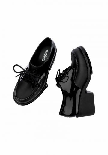 Туфли с высоким носом