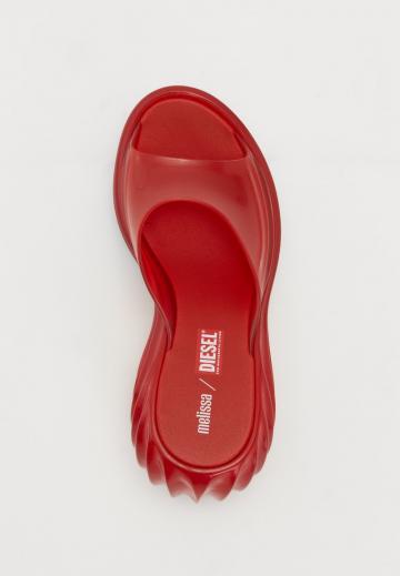 Босоножки на каблуке