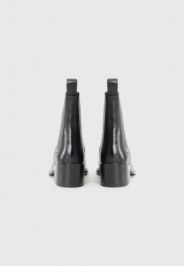 Высокие сапоги