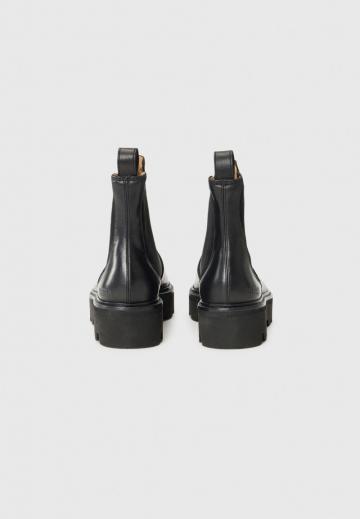 Сапожки на танкетке