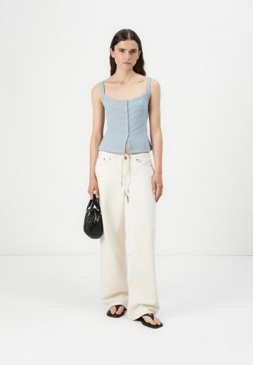 Топ на бретельках