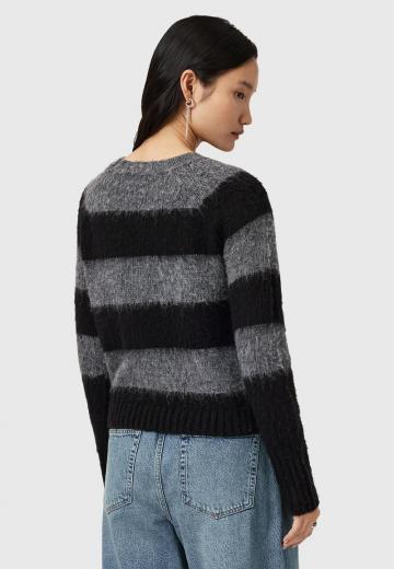 Пуловер в полоску