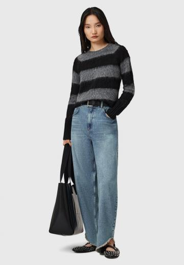 Пуловер в полоску