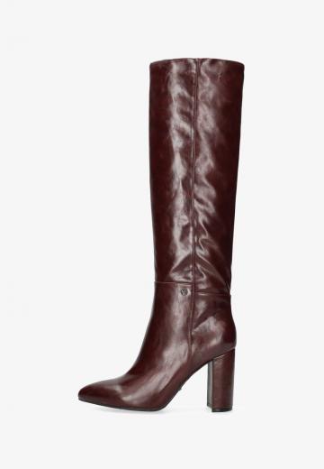 Высокие сапоги