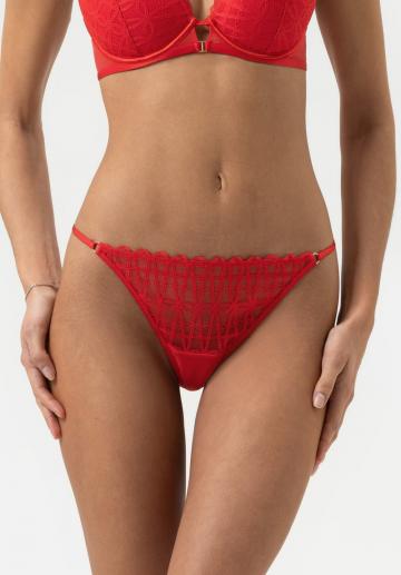 Трусы на бедрах