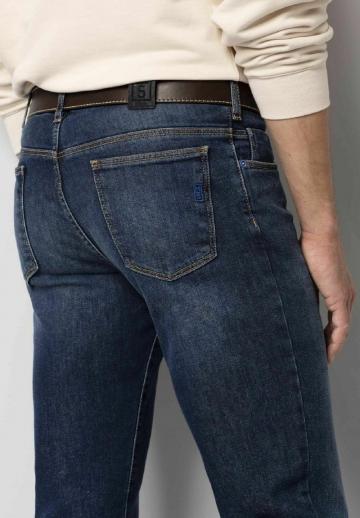 Узкие джинсы