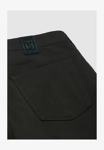 Узкие джинсы