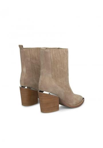 Полусапожки на высоком каблуке