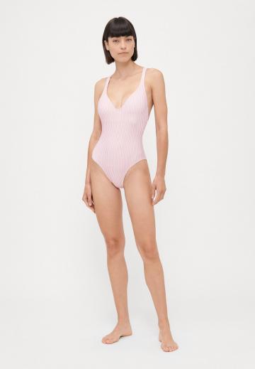 Слитный купальник