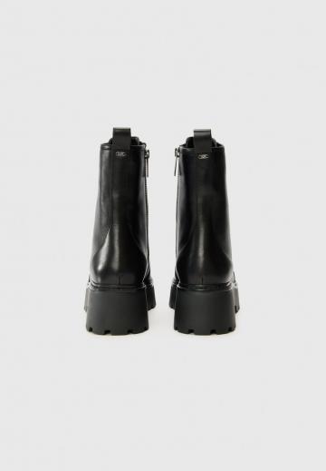 Ботинки на шнуровке