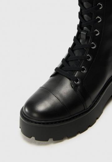 Ботинки на шнуровке