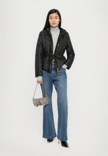 Клешеные джинсы