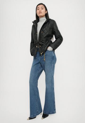 Клешеные джинсы