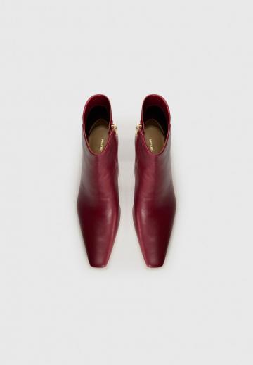 Высокие сапоги