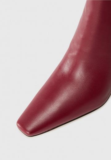 Высокие сапоги