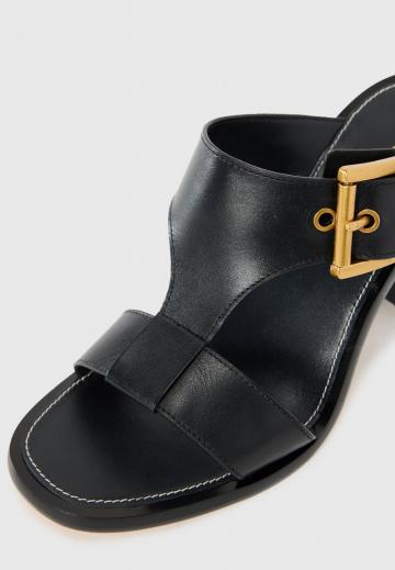 Босоножки на каблуке