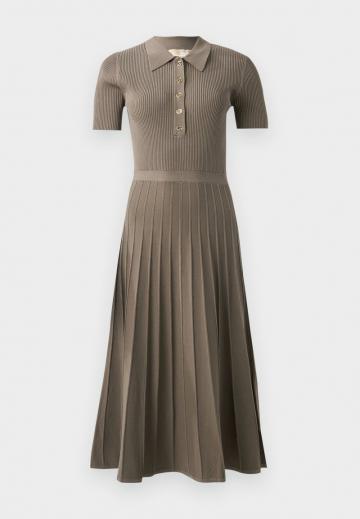 Вязаное платье