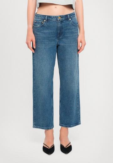 Прямые джинсы