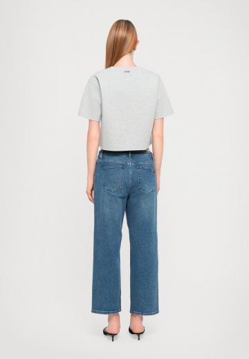 Прямые джинсы