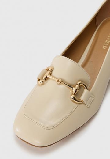 Туфли с высоким носом