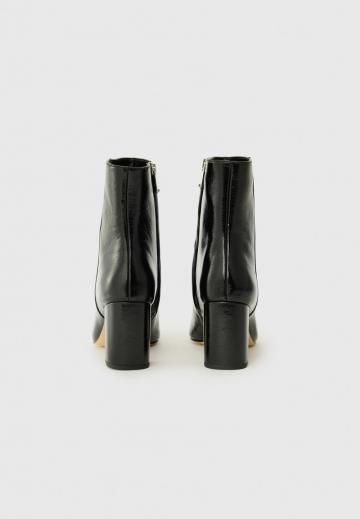 Высокие сапоги