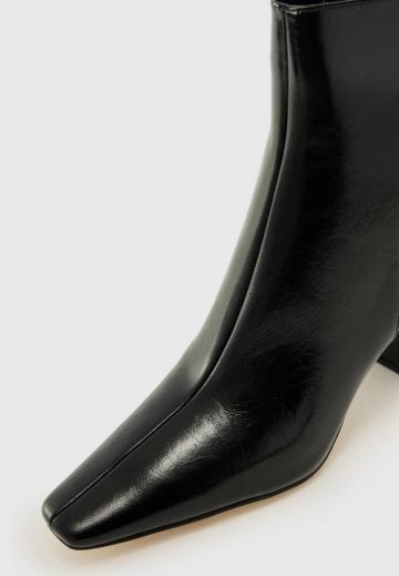 Высокие сапоги