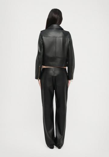 Короткая куртка