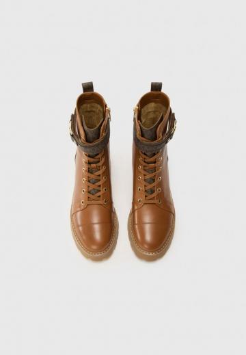 Ботинки на шнуровке