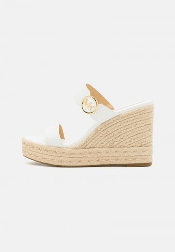 Босоножки на каблуке