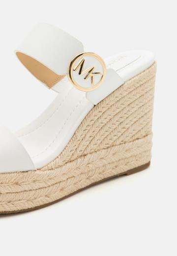 Босоножки на каблуке