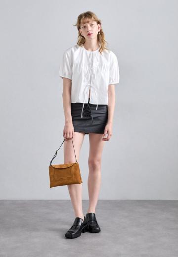 Туфли с высоким носом