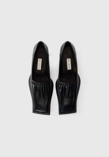 Туфли с высоким носом