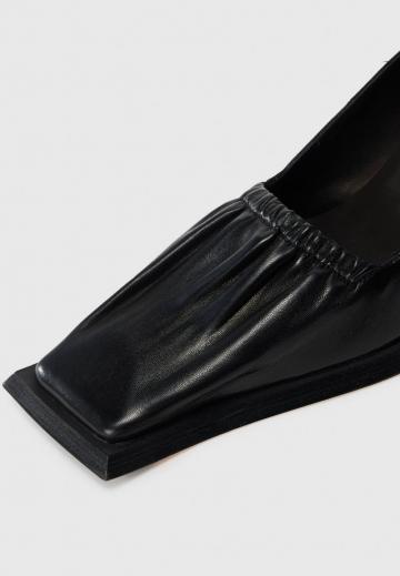 Туфли с высоким носом