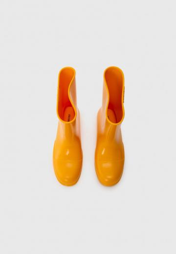 Резиновые сапоги