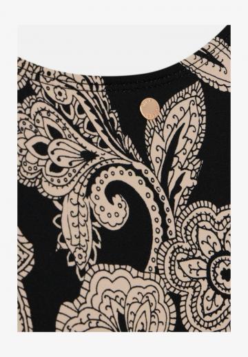 Слитный купальник