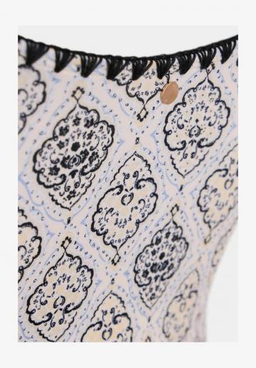 Слитный купальник