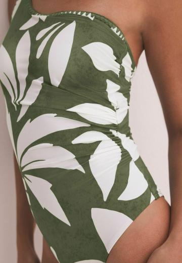 Слитный купальник