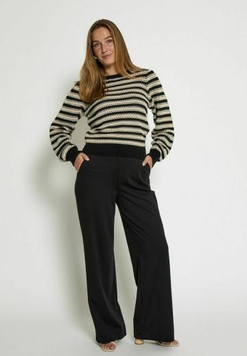 Пуловер в полоску